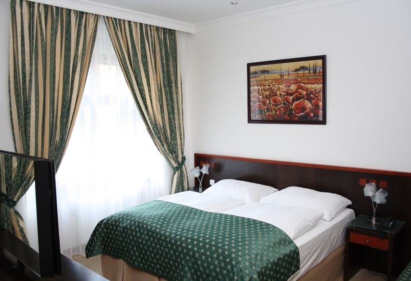 סוויטת ג'וניור, Grand