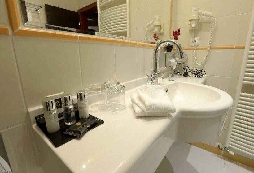 חדר דלוקס, Grand