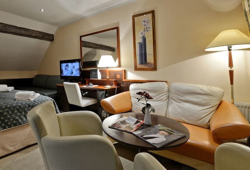 Deluxe Room, Grand