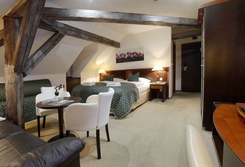 Deluxe Room, Grand