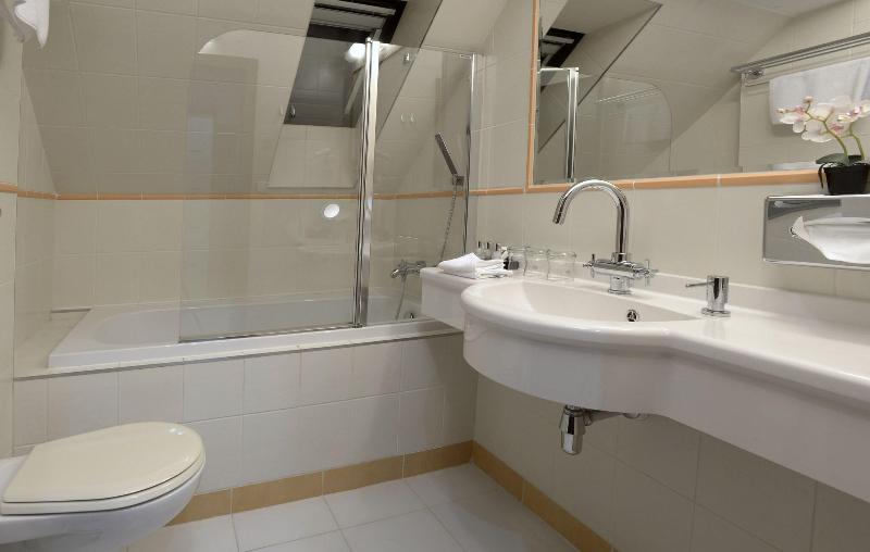 חדר דלוקס, Grand