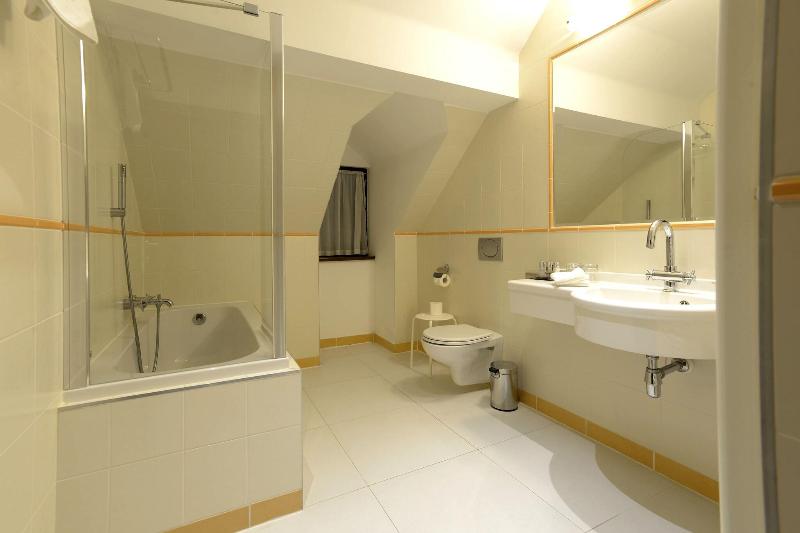 Deluxe Room, Grand