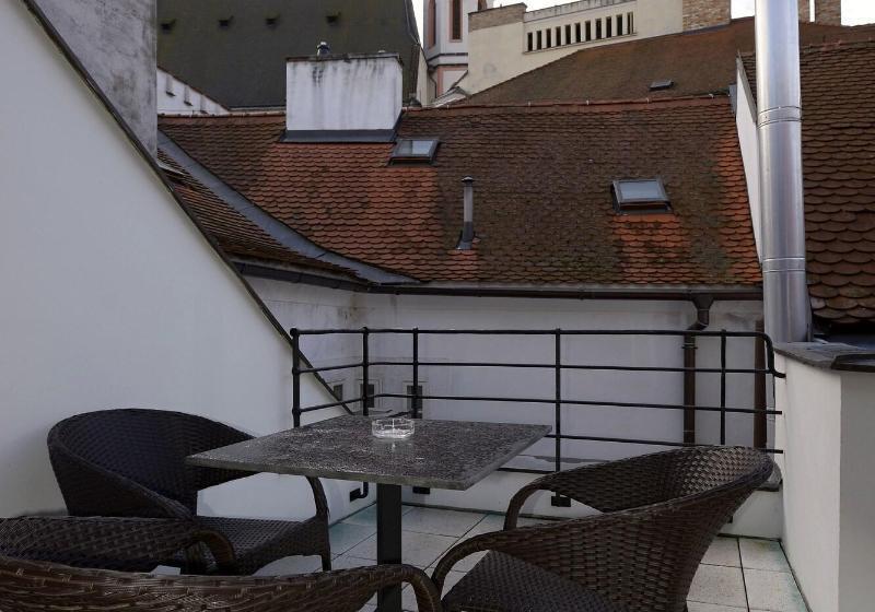 חדר דלוקס, Grand