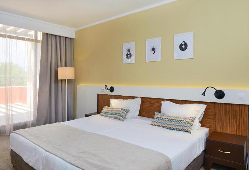 إستديو قياسى مزود بشرفة, Nobel Ultra All Inclusive Free Beach Access