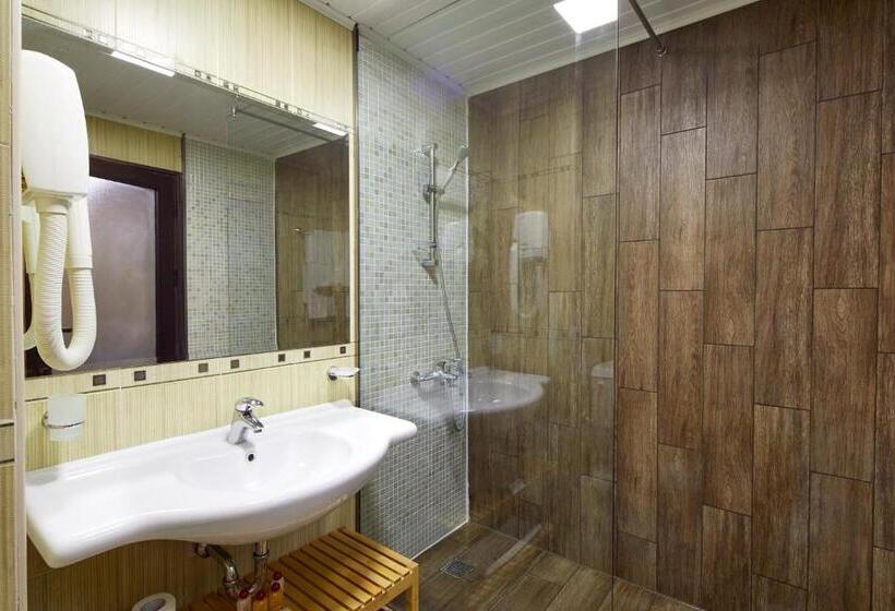 جناح مزوَّد بشرفة, Nobel Ultra All Inclusive Free Beach Access