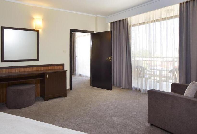 جناح مزوَّد بشرفة, Nobel Ultra All Inclusive Free Beach Access