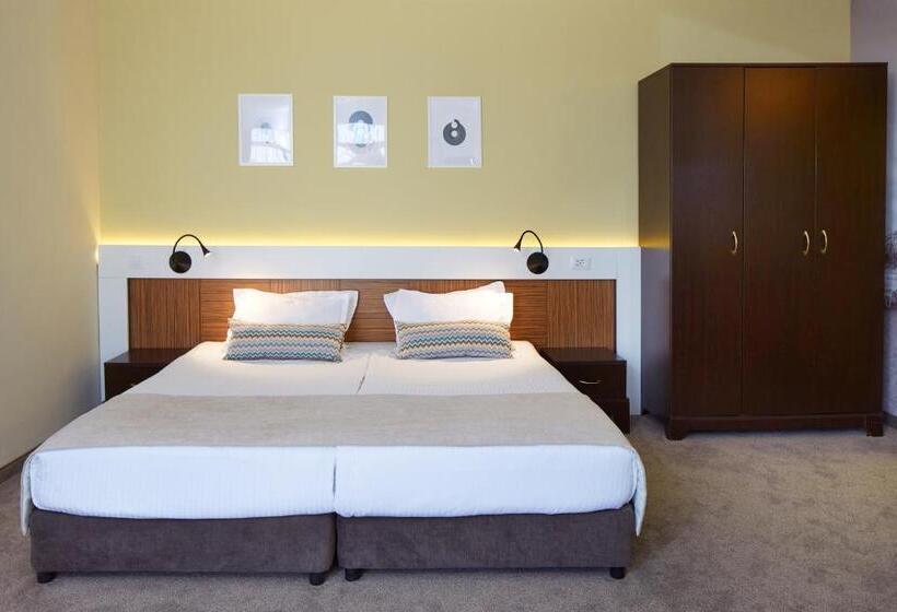 جناح مزوَّد بشرفة, Nobel Ultra All Inclusive Free Beach Access