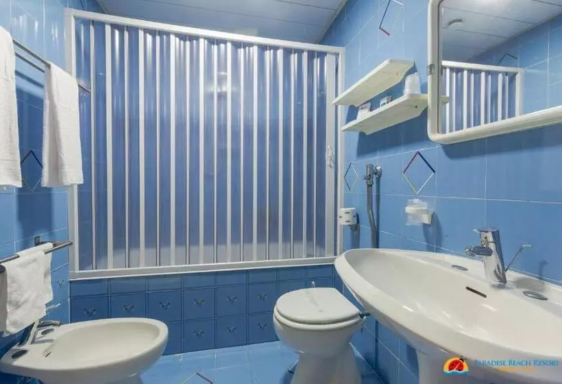 اتاق استاندارد سه تخته با بالکن, Paradise Beach Resort