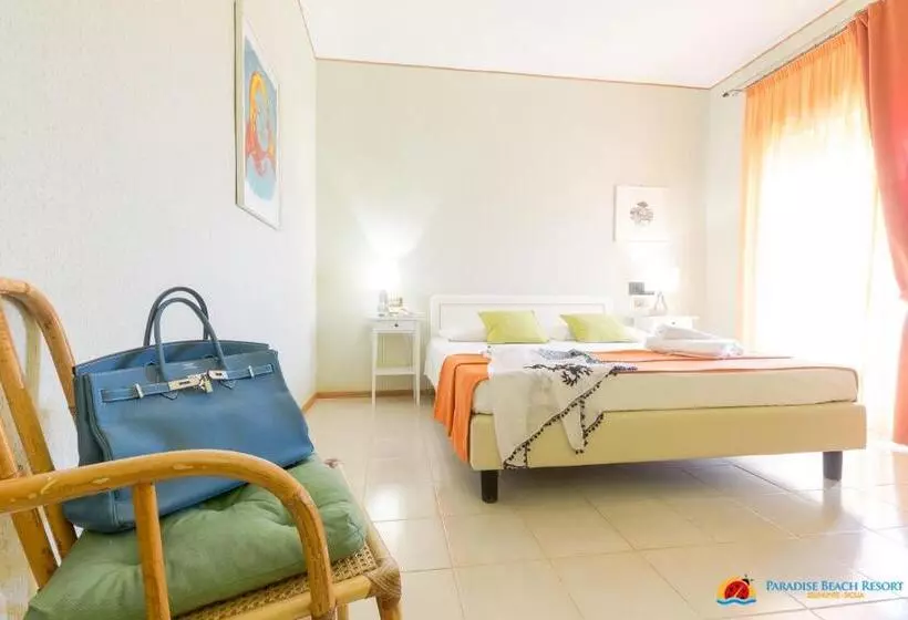 اتاق استاندارد سه تخته با بالکن, Paradise Beach Resort