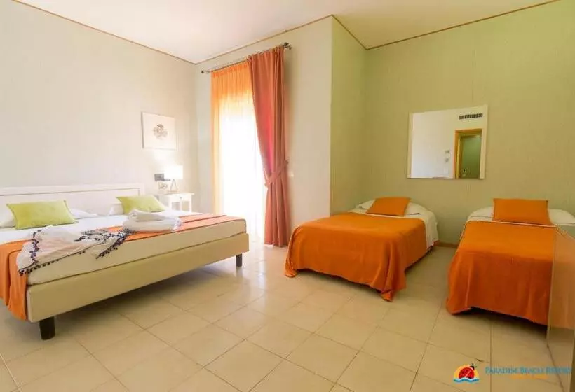 اتاق استاندارد چهارنفره با بالکن, Paradise Beach Resort