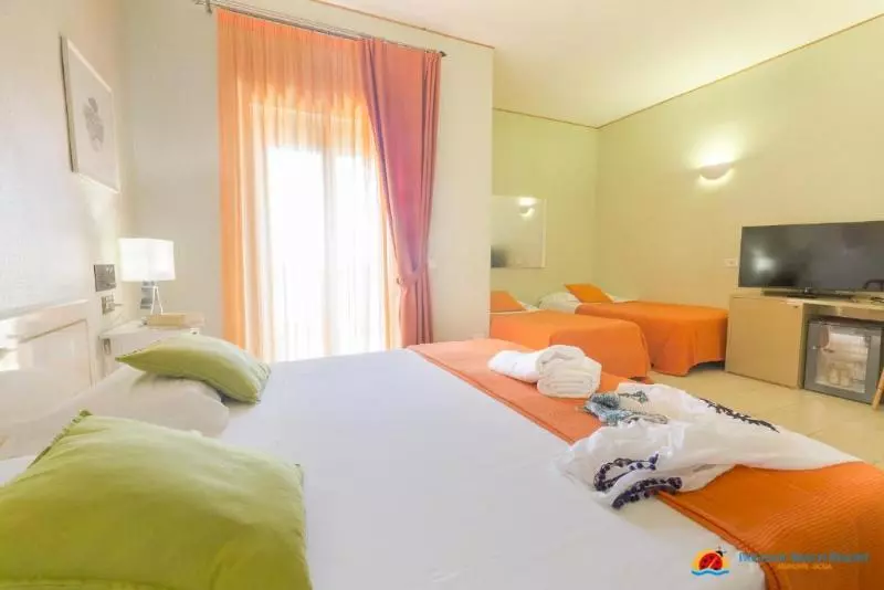 اتاق استاندارد چهار تخته با چشم‌انداز دریا, Paradise Beach Resort