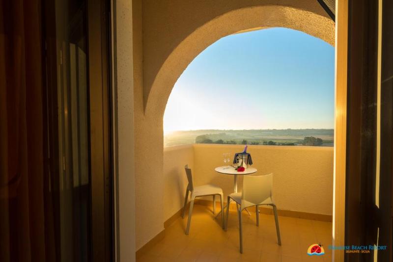 غرفة قياسية رباعية مطلة على البحر, Paradise Beach Resort