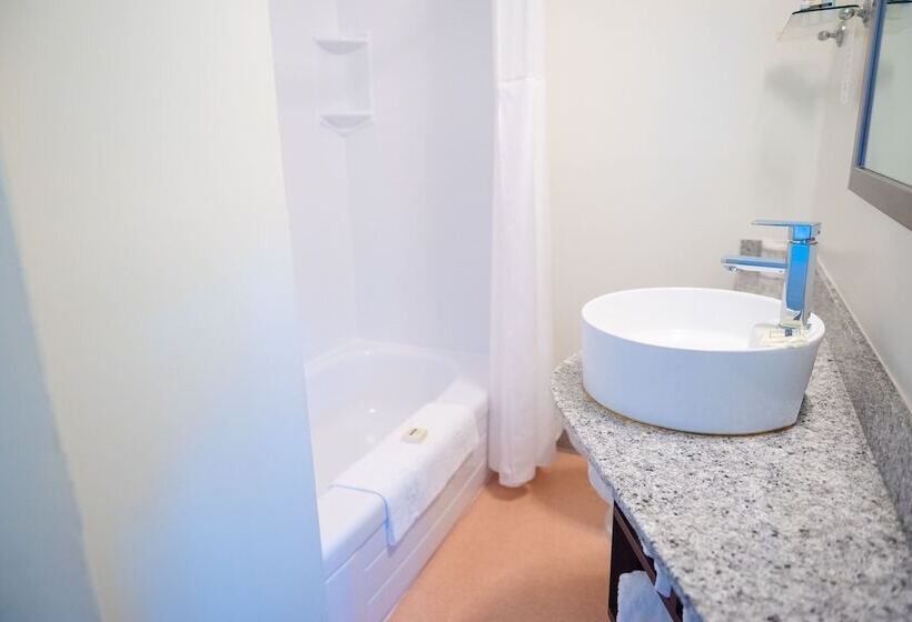 스탠다드 룸 더블 침대 2개, Rodd Moncton