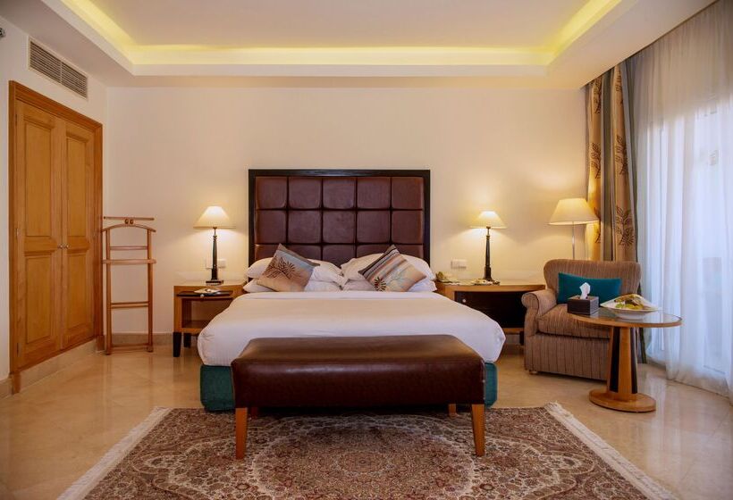 سوییت با چشم‌انداز استخر, Savoy Sharm El Sheikh