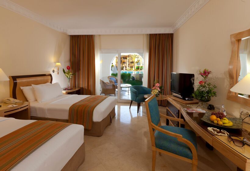 اتاق استاندارد با چشم‌انداز استخر, Savoy Sharm El Sheikh