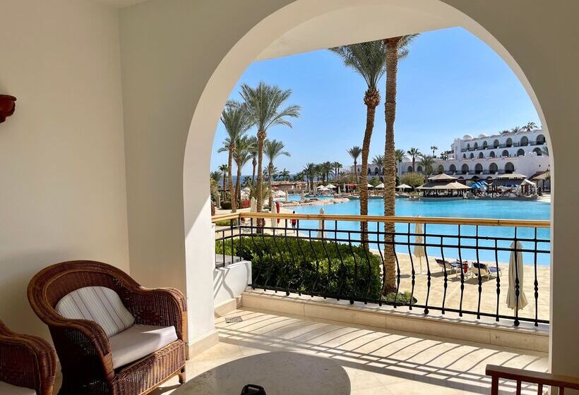 اتاق استاندارد با چشم‌انداز استخر, Savoy Sharm El Sheikh