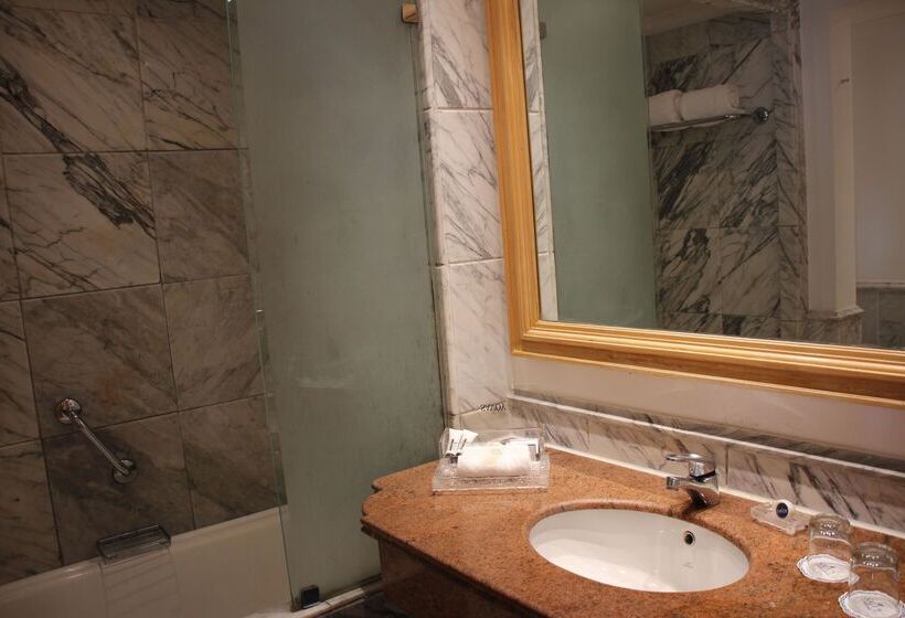 اتاق استاندارد سه تخته با چشم‌انداز باغ, Savoy Sharm El Sheikh