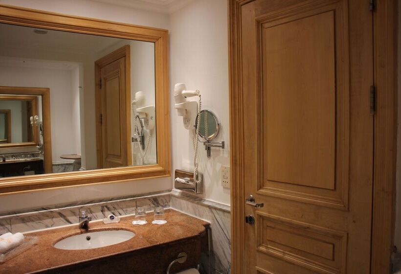 اتاق استاندارد سه تخته با چشم‌انداز باغ, Savoy Sharm El Sheikh