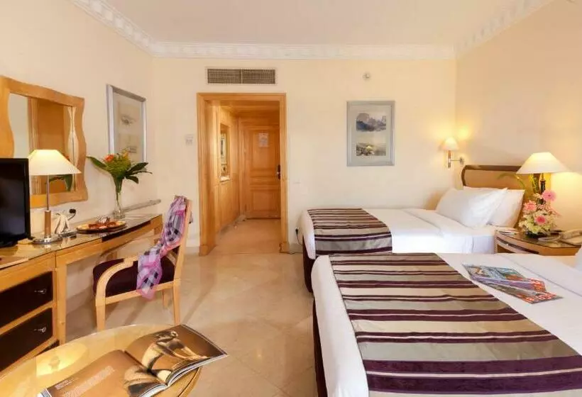 اتاق استاندارد با چشم‌انداز استخر, Savoy Sharm El Sheikh