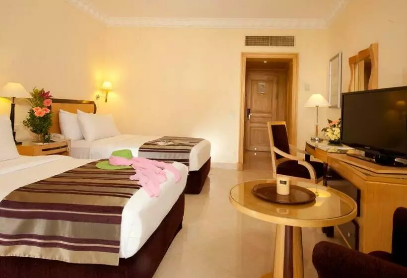 اتاق استاندارد با چشم‌انداز استخر, Savoy Sharm El Sheikh