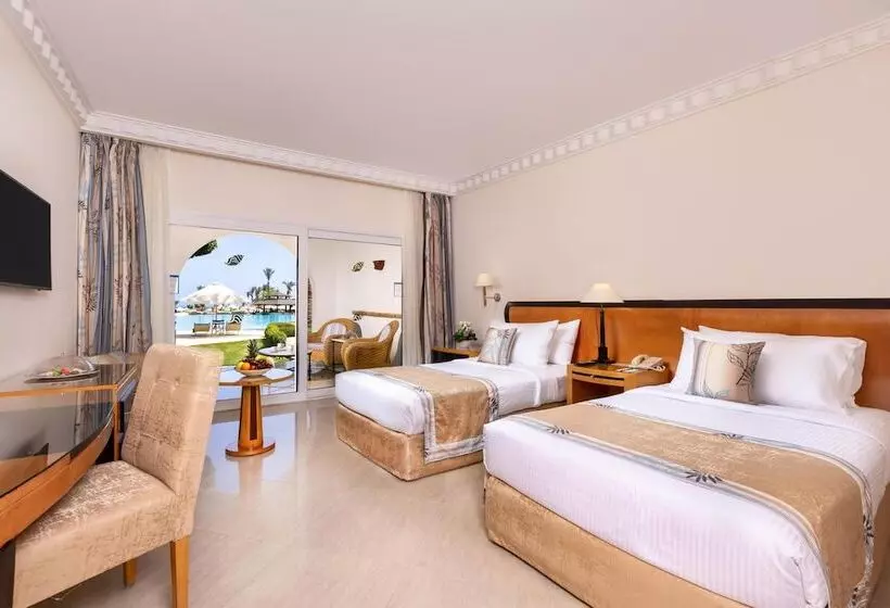 اتاق استاندارد با چشم‌انداز استخر, Savoy Sharm El Sheikh