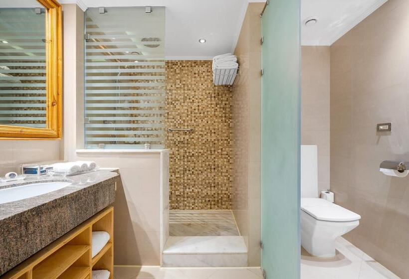 اتاق استاندارد سه تخته با چشم‌انداز باغ, Savoy Sharm El Sheikh