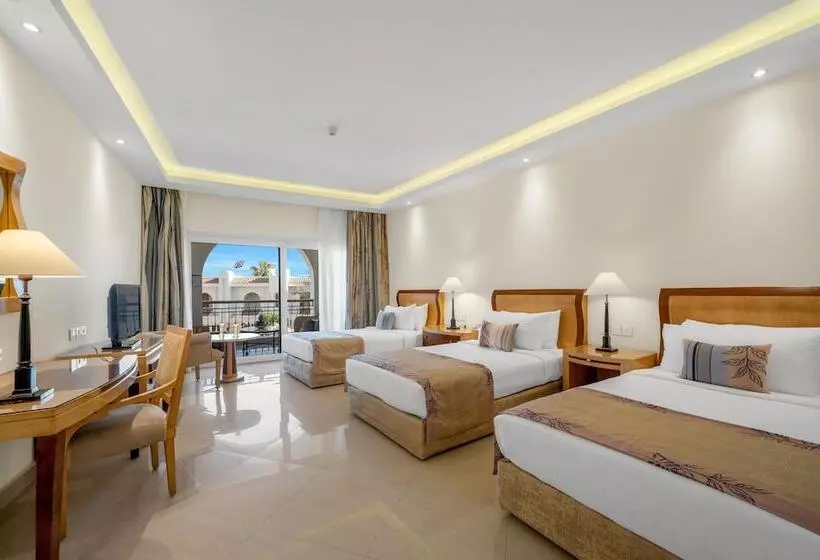 اتاق استاندارد سه تخته با چشم‌انداز باغ, Savoy Sharm El Sheikh