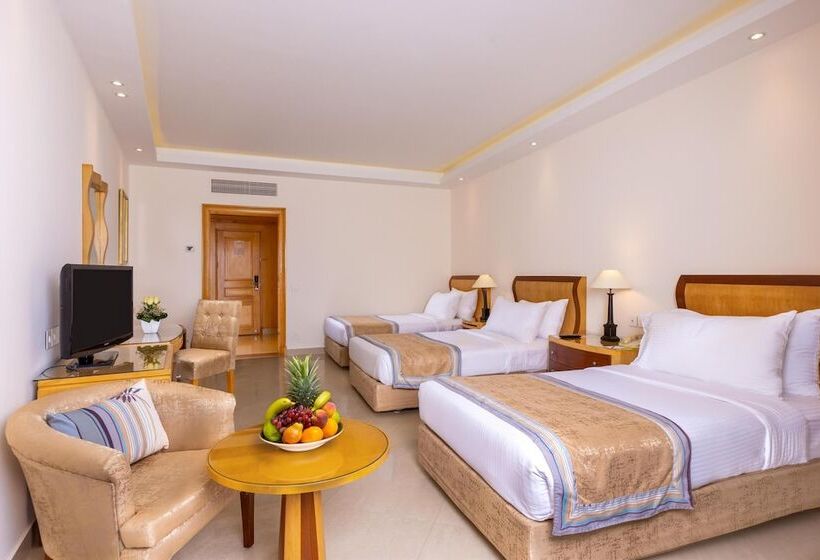 اتاق استاندارد سه تخته با چشم‌انداز باغ, Savoy Sharm El Sheikh