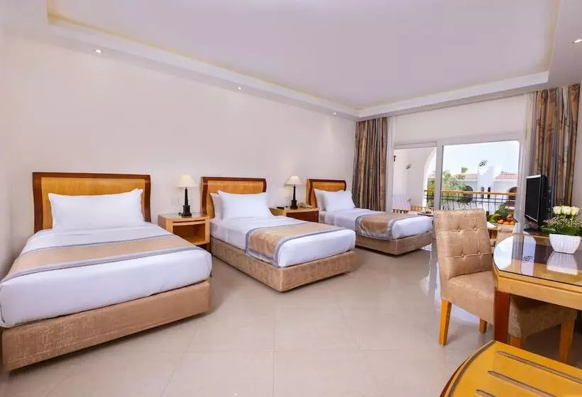 اتاق استاندارد سه تخته با چشم‌انداز باغ, Savoy Sharm El Sheikh