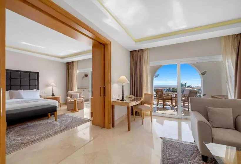 سوییت با چشم‌انداز استخر, Savoy Sharm El Sheikh