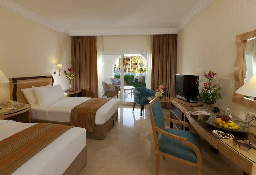 اتاق استاندارد با چشم‌انداز استخر, Savoy Sharm El Sheikh