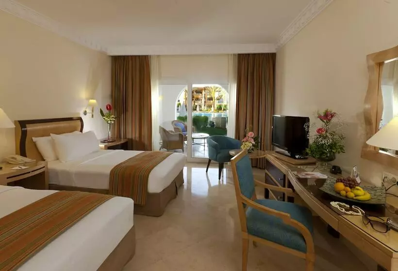 اتاق استاندارد با چشم‌انداز استخر, Savoy Sharm El Sheikh