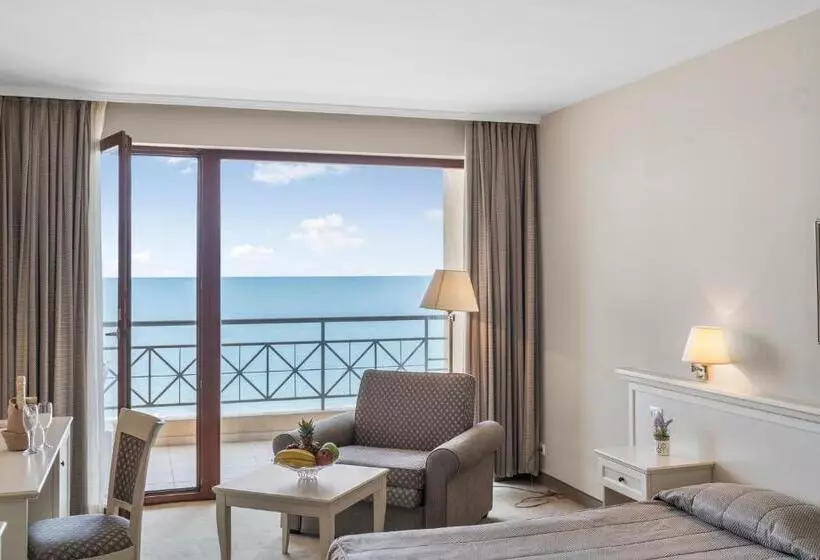 اتاق استاندارد با بالکن و چشم‌انداز دریا, Hvd Riviera Beach