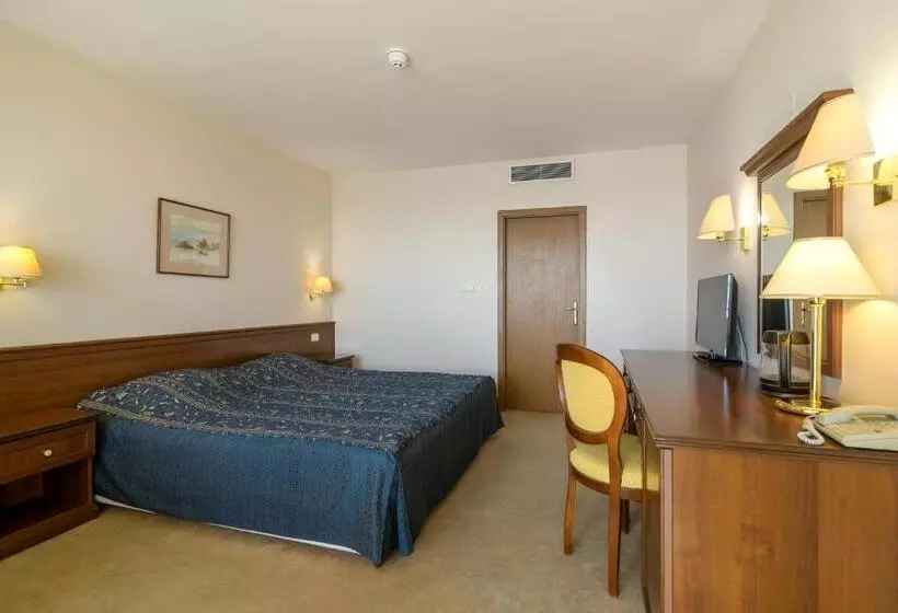 اتاق استاندارد با بالکن و چشم‌انداز دریا, Hvd Riviera Beach