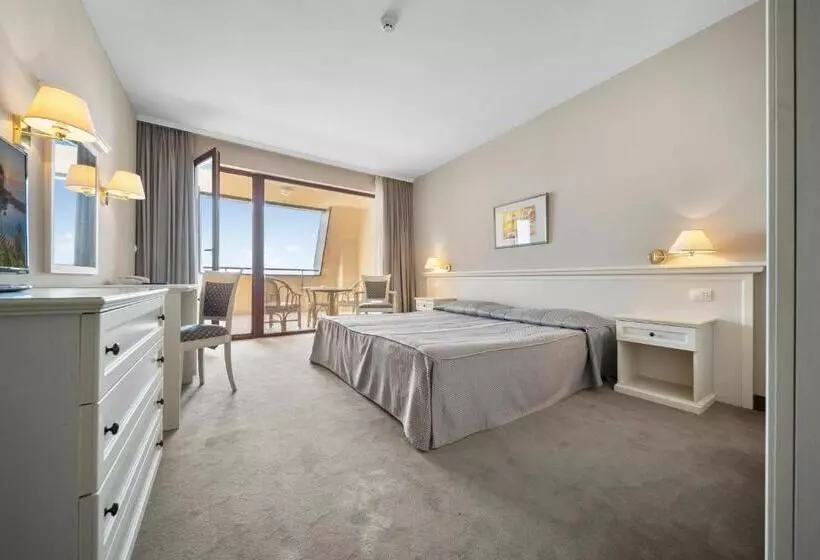اتاق استاندارد با بالکن و چشم‌انداز دریا, Hvd Riviera Beach