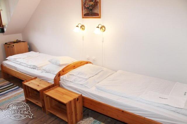 غرفة قياسية, őrszem Fogadó