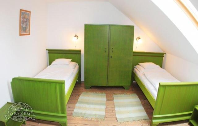 شقة غرفة واحدة, őrszem Fogadó