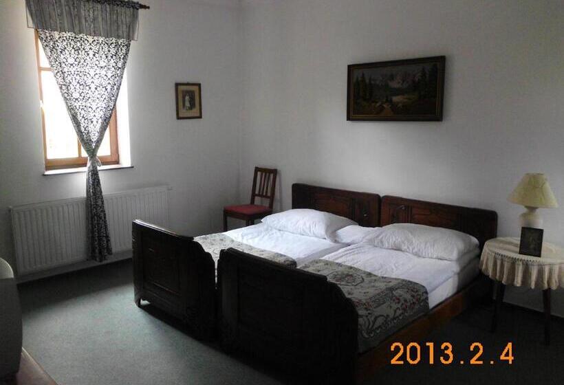 חדר סטנדרט לשלושה, Bényei Fogadó Panzió és étterem