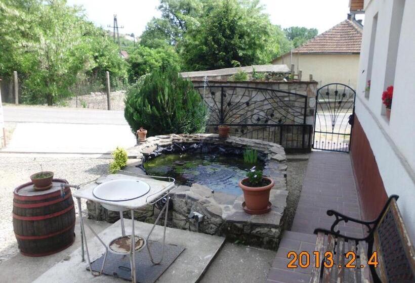 חדר סטנדרט לארבעה, Bényei Fogadó Panzió és étterem