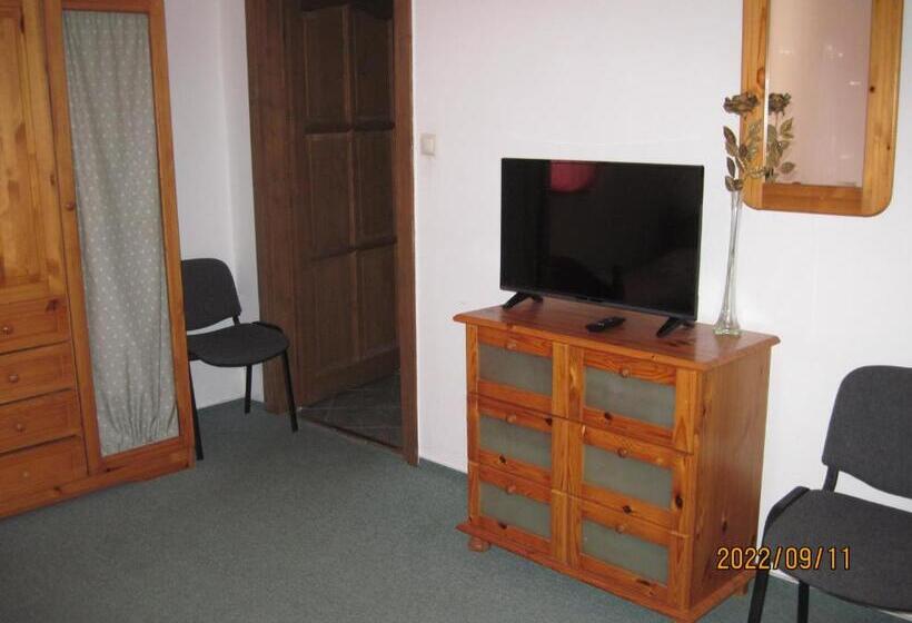 חדר סטנדרט לארבעה, Bényei Fogadó Panzió és étterem