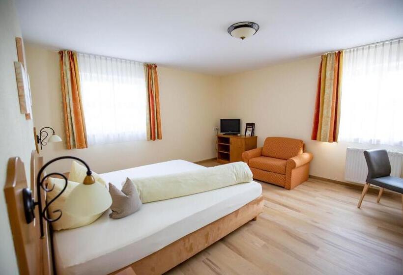 Номер Стандарт Трехместный, Gasthaus Und Hotel Göttler Josef