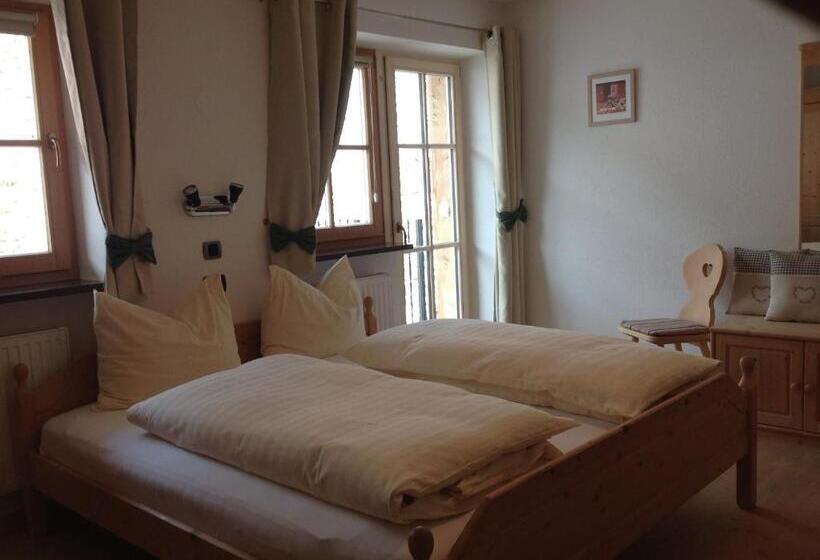 Четырехместный Номер Стандарт с Балконом, Biohof Hamann