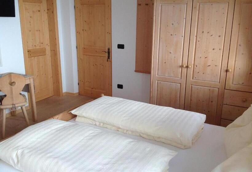 Четырехместный Номер Стандарт с Балконом, Biohof Hamann