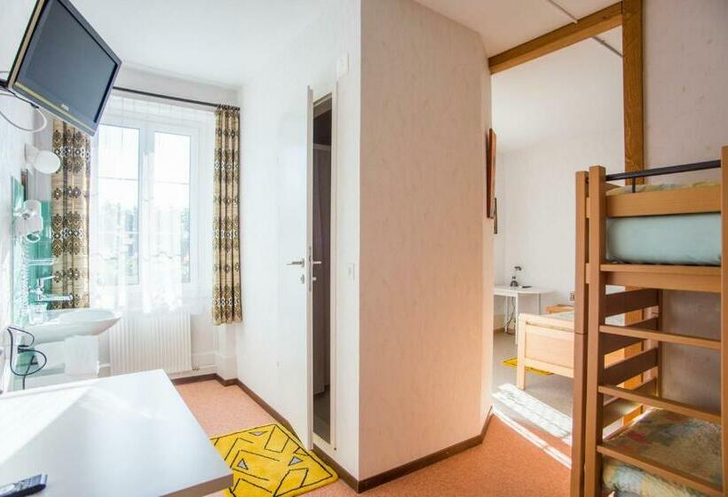 חדר משפחתי, La Caquerelle