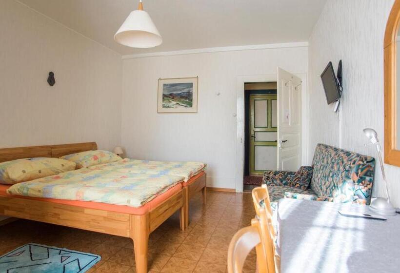 غرفة قياسية ثلاثية, La Caquerelle