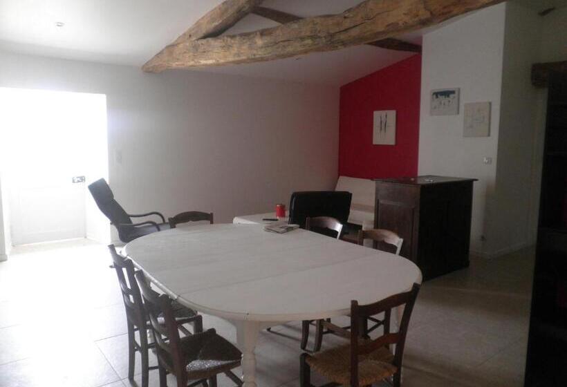 בקתה, Chambres D'hôtes Et Gîtes Du Château De Clauzuroux