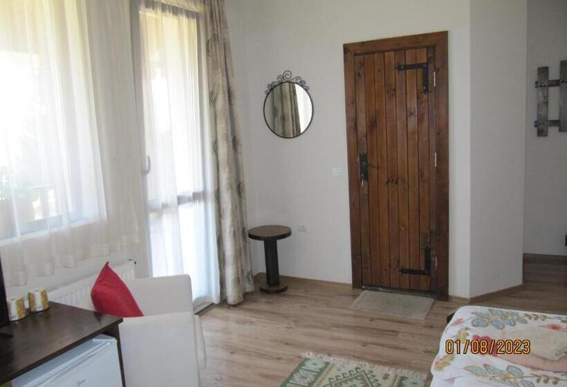 غرفة قياسية مزوَّدة بشُرفة, Guest House Belchin View