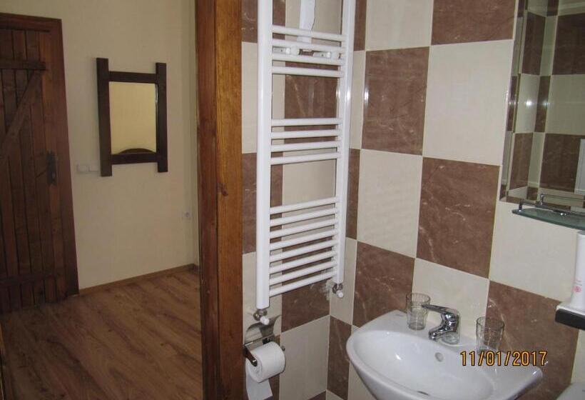 Трехместный Номер Стандарт с Балконом, Guest House Belchin View
