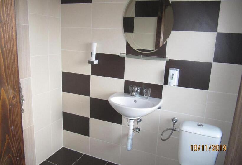 غرفة قياسية ثلاثية, Guest House Belchin View