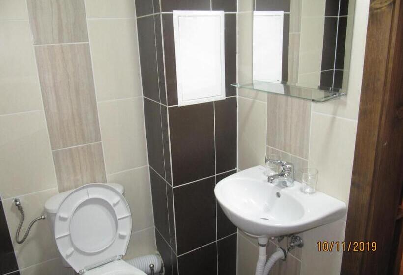 Номер Стандарт Трехместный, Guest House Belchin View